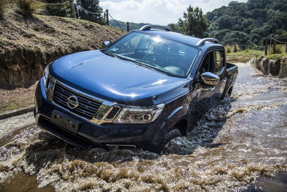 Home Nissan NP300 Pickup